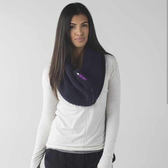 Lululemon Falling Freely merino neckwarmer - Picture 1 of 7